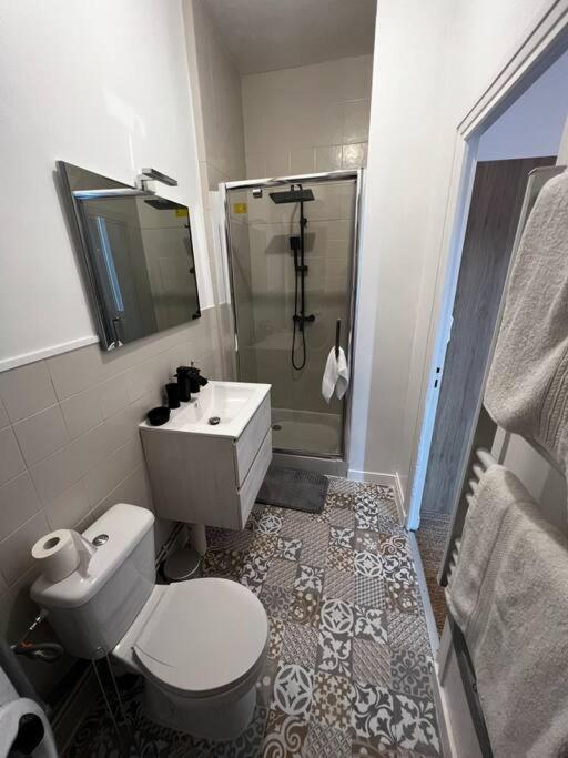 Appartement T2 Avec Terrasse Proche Cathedrale Bourges Exterior foto